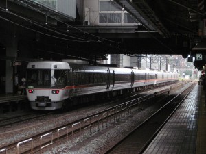 383系しなの9号京都駅