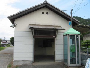 新西脇駅駅舎