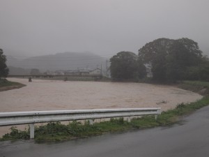 台風12号により増水した杉原川