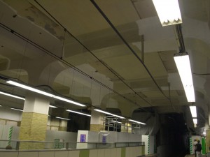 阪神三宮駅天井