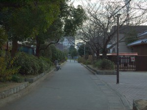 高砂駅の先　遊歩道１