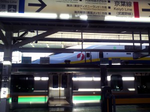 東京駅東海道線ホームと東北新幹線120812