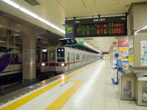 東武浅草駅に到着する電車