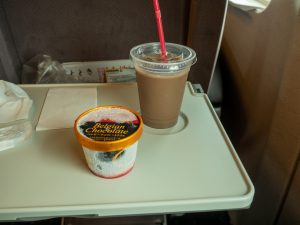 新幹線アイスとコーヒー